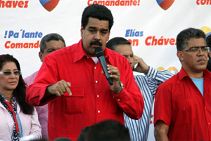 Преемник Чавеса поклялся в верности ему даже за гробовой доской